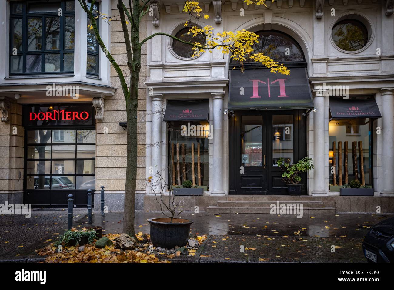 Berlin das ehemalige 5-Sterne-Hotel Brandenburger Hof, danach Dormero in der Eislebener Straße unweit Kurfürstendamm wird zur Zeit als Flüchtlingsunterkunft genutzt - 16.11.2023 Berlin *** Berlin l'ancien hôtel 5 étoiles Brandenburger Hof, Dormero dans Eislebener Strasse non loin de Kurfürstendamm est actuellement utilisé comme logement de réfugiés 16 11 2023 Berlin Credit : Imago/Alamy Live News Banque D'Images