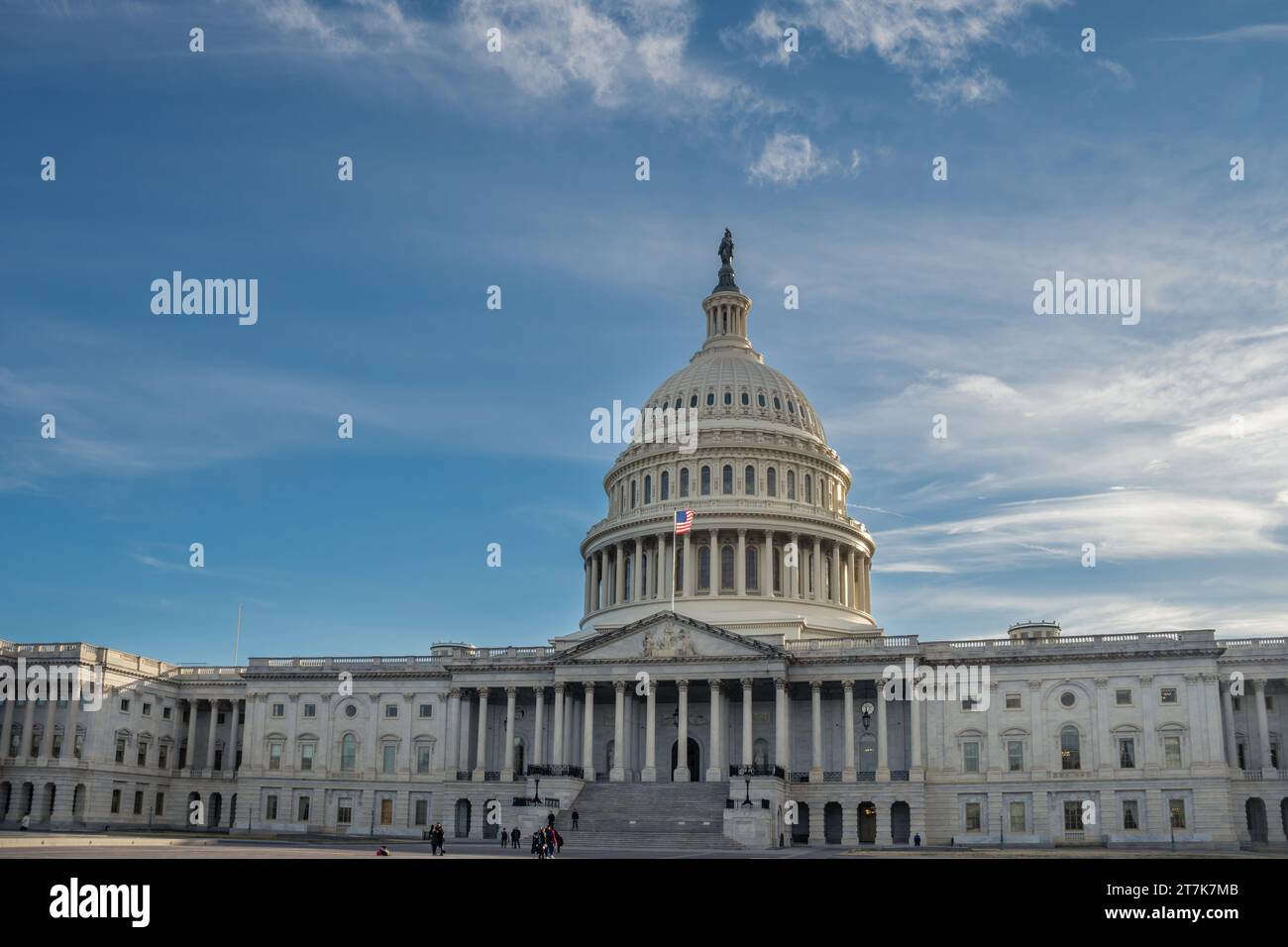 Washington, DC, États-Unis Capitole Dome avec ciel bleu vif en arrière-plan. Banque D'Images