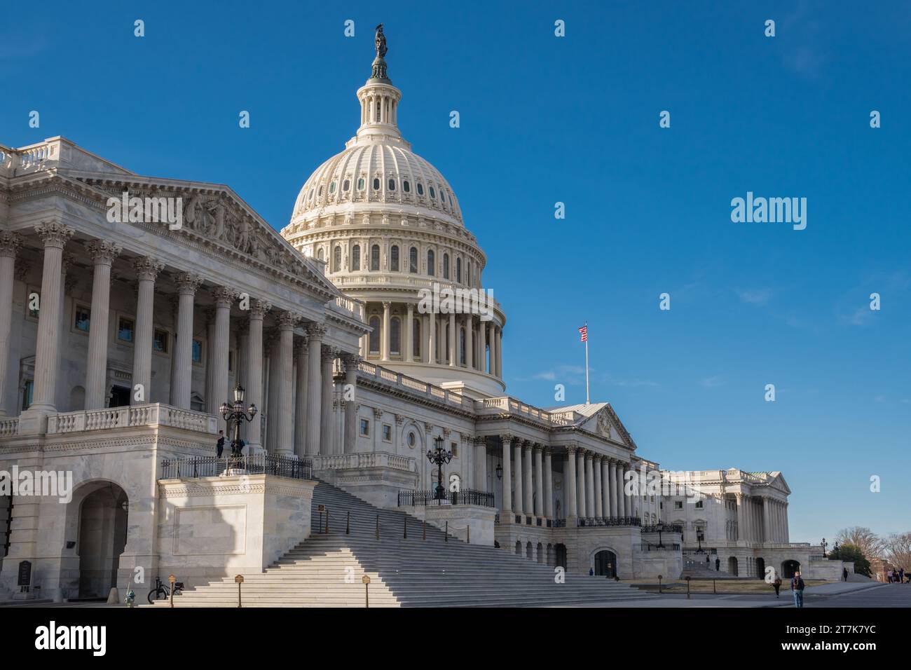 Washington, DC, États-Unis Capitole Dome avec ciel bleu vif en arrière-plan. Banque D'Images