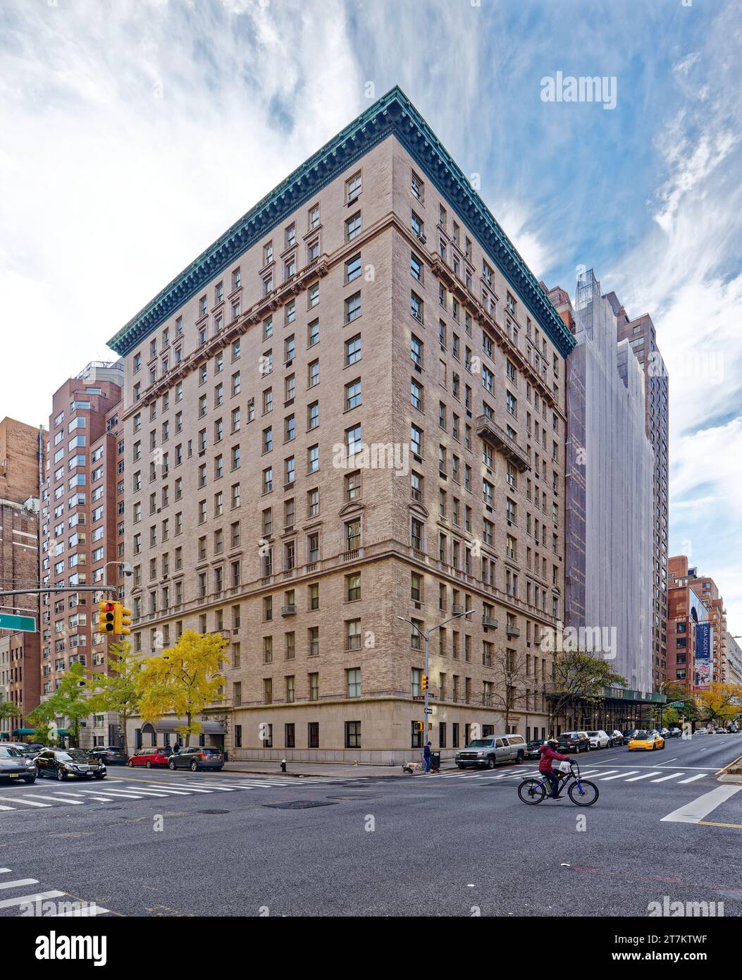 755 Park Avenue, un immeuble néo-renaissance de briques et de pierres conçu par W. L. Rouse & L. A. Goldstone, construit en 1915. Banque D'Images