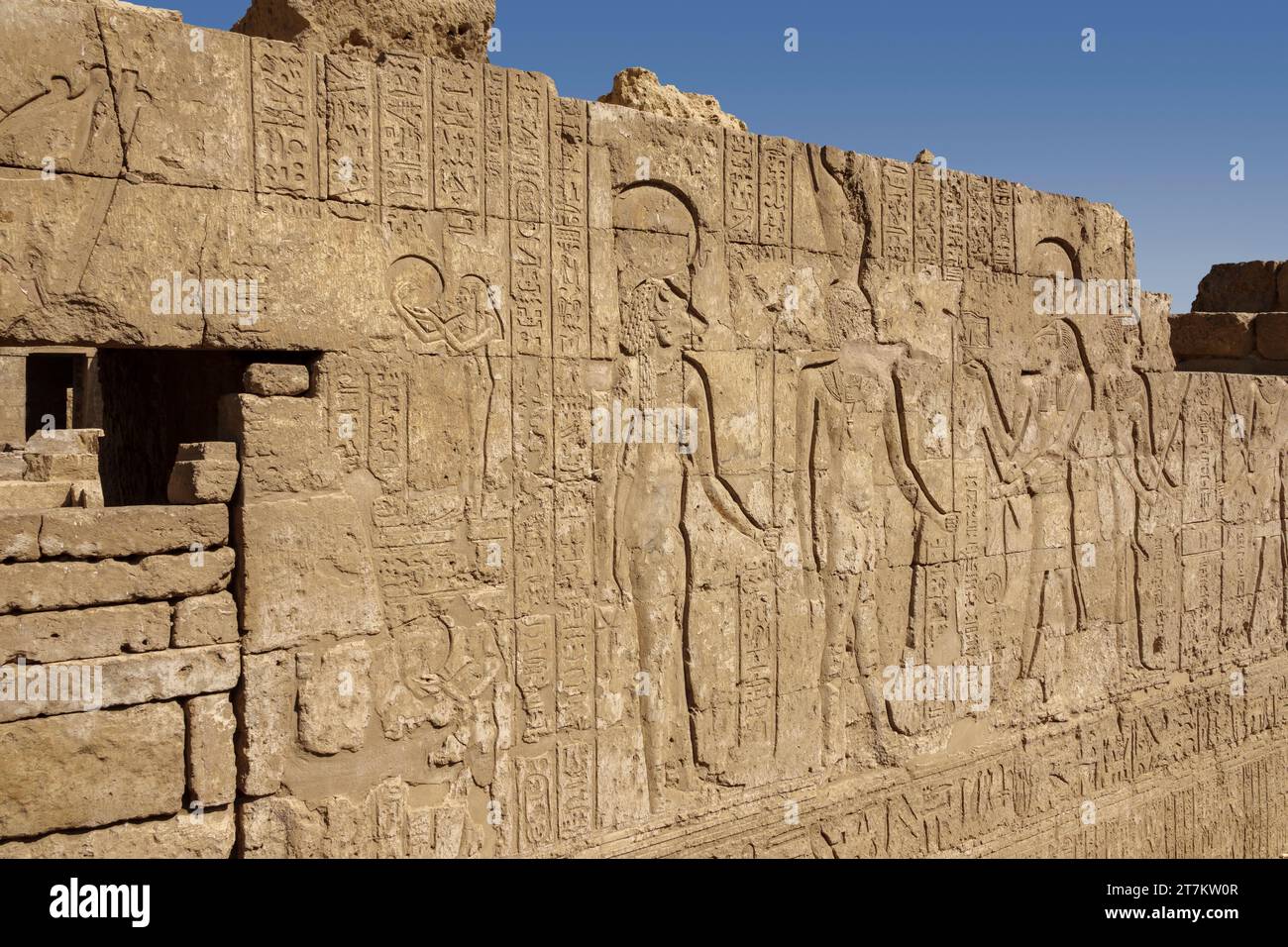 Gros plan de la déesse Repyt et de la décoration dans le temple ptoléméen d'Athribis, également connu sous le nom de Wanina, près d'Akhmim, gouvernorat de Sohag, Moyen-Égypte Banque D'Images