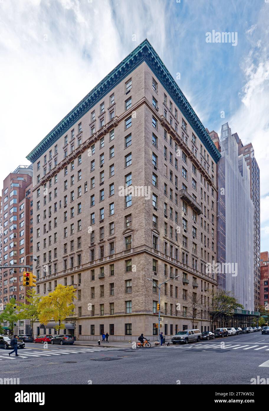 755 Park Avenue, un immeuble néo-renaissance de briques et de pierres conçu par W. L. Rouse & L. A. Goldstone, construit en 1915. Banque D'Images