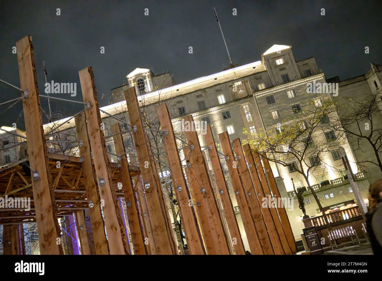 City Square et The Queens Hotel, centre-ville de Leeds la nuit, West Yorkshire, nord de l'Angleterre, Royaume-Uni Banque D'Images