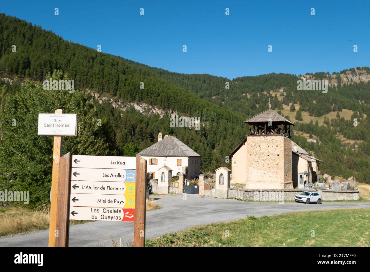 Eglise à Queyras dans les Hautes Alpes près du Col d'Angel, France Banque D'Images