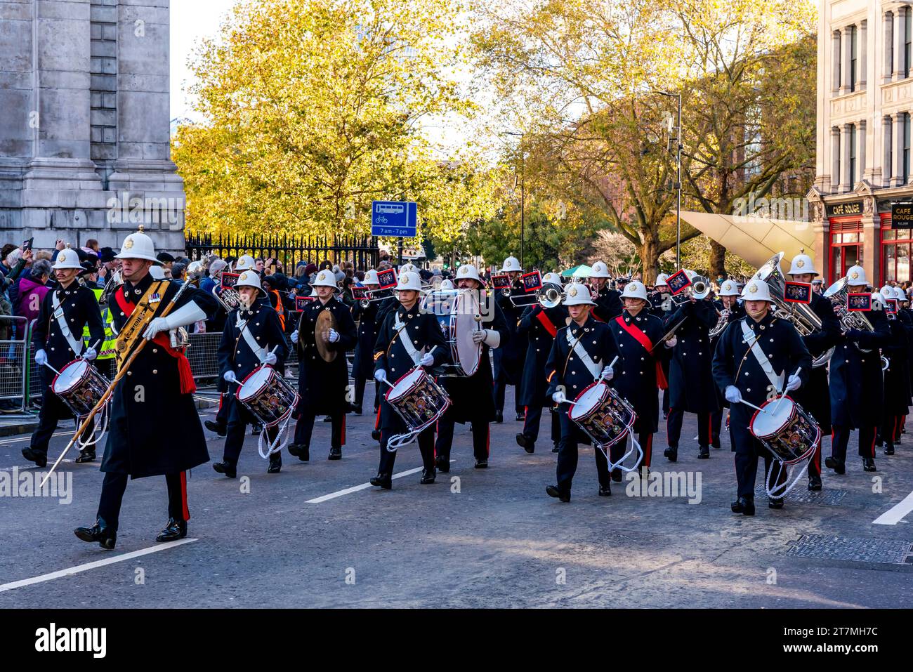 Le Band of HIS Majesty's Royal Marines Commando Training Centre participe au Lord Mayor's Show, Londres, Royaume-Uni Banque D'Images