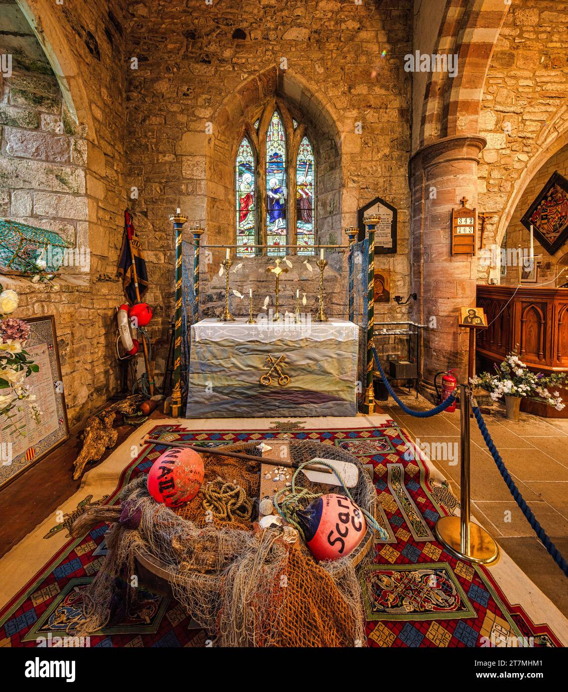 Vue intérieure de l'église Sainte Marie la Vierge sur l'île Sainte de Lindisfarne dans le Northumberland, Angleterre, Royaume-Uni Banque D'Images