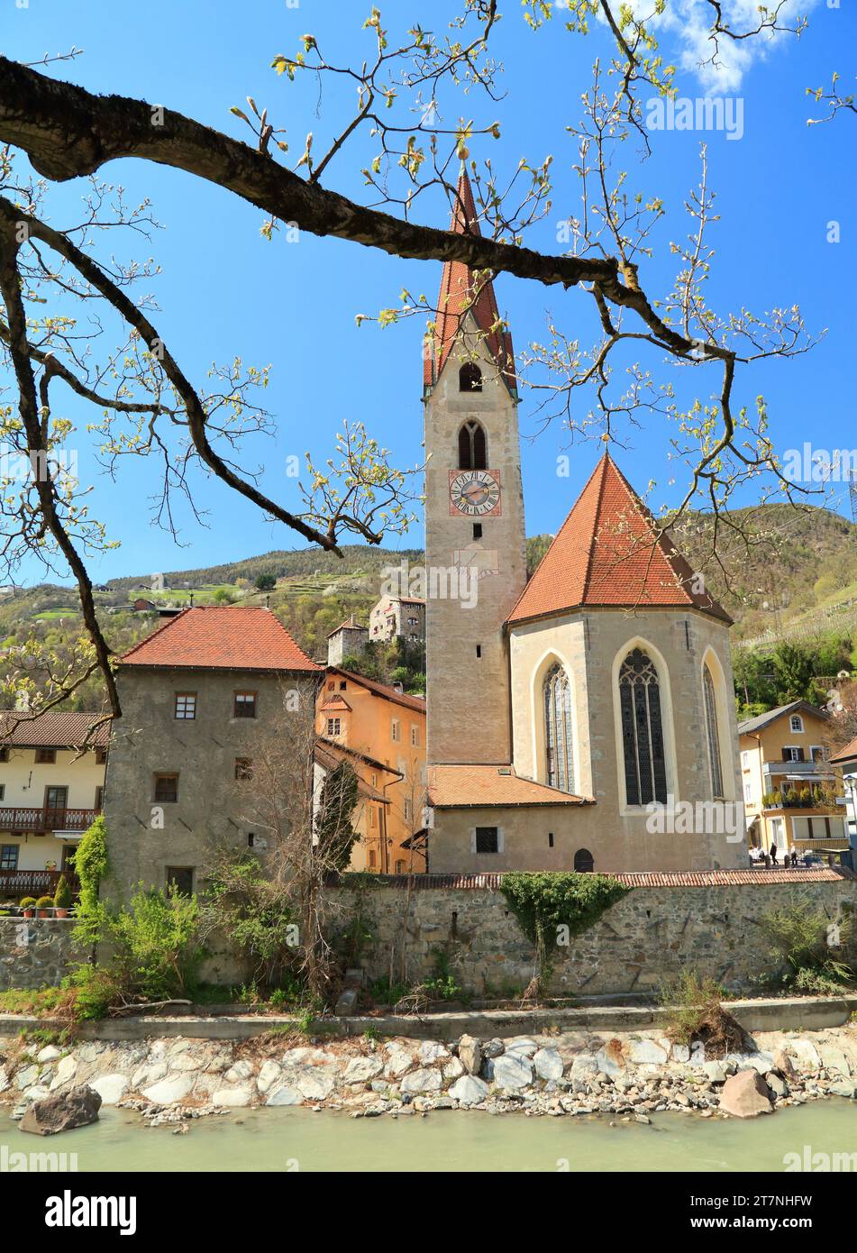 St. Église Andrea de Klausen (Chiusa), Tyrol du Sud (Alto Adige, Südtirol), Italie. Pfarrkirche St. Andreas. Chiesa di Sant'Andrea Banque D'Images
