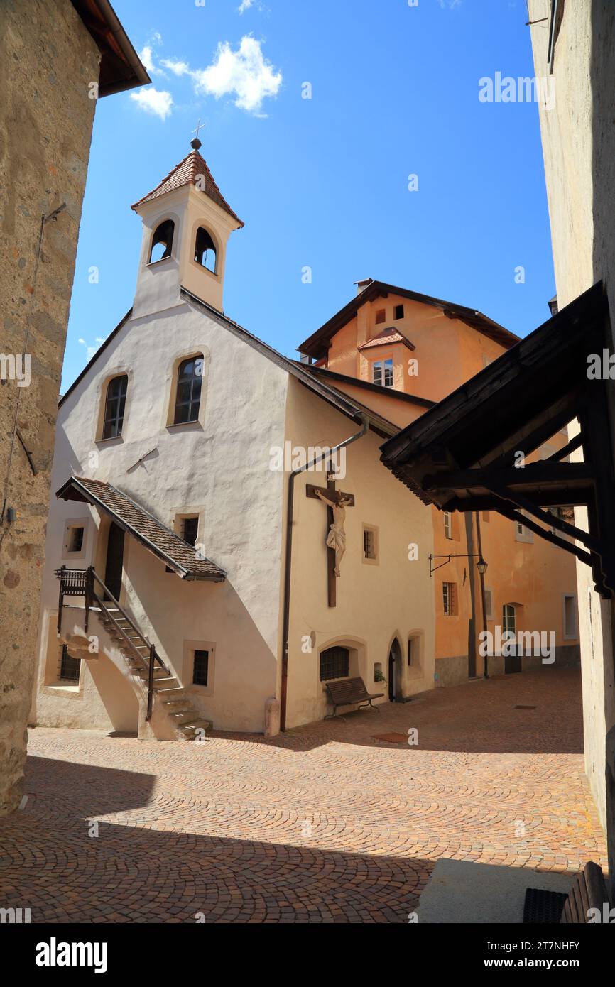 St. Église Andrea de Klausen (Chiusa), Tyrol du Sud (Alto Adige, Südtirol), Italie. Pfarrkirche St. Andreas. Chiesa di Sant'Andrea Banque D'Images