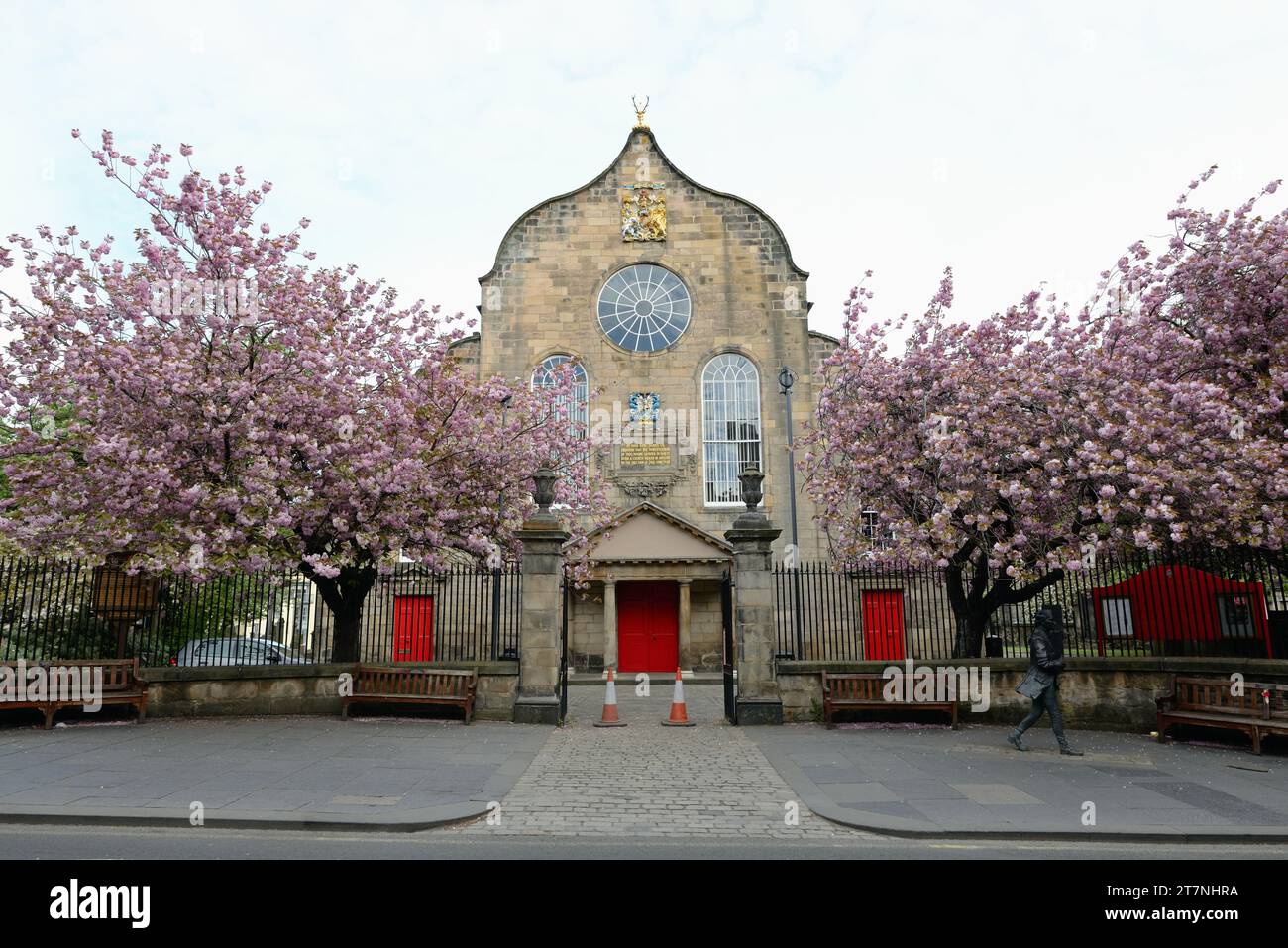 Canongate Kirk, église presbytérienne du 17e siècle et lieu de sépulture d'éminents Écossais comme Adam Smith sur le Royal Mile, Édimbourg, Écosse. Banque D'Images