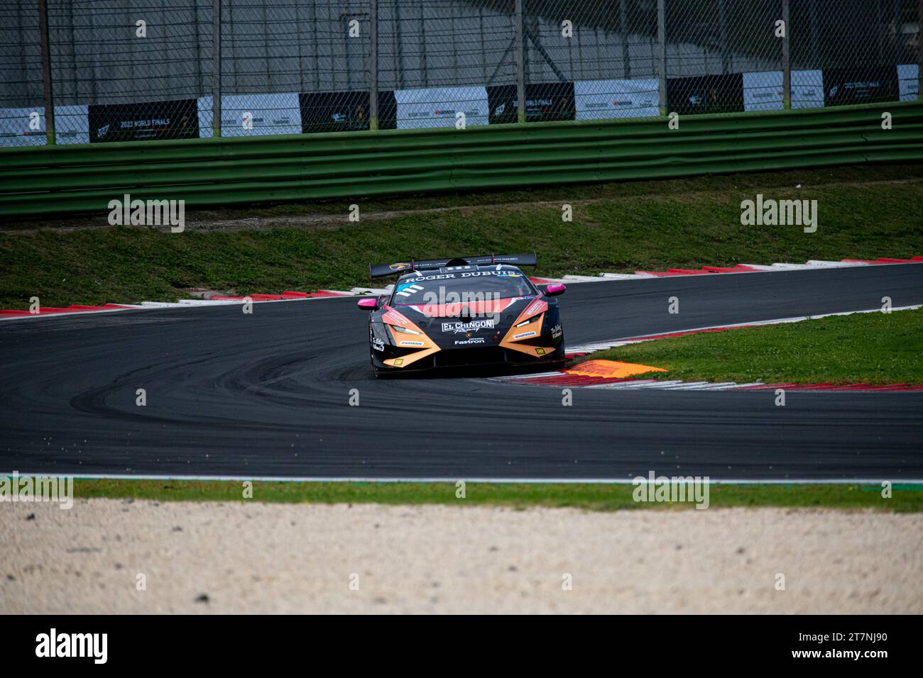 Circuit Vallelunga, Rome, Italie 16/11/2023 - Lamborghini Super Trofeo North America ronde 6, jour 1, course 1. Raymond Davoudi (ARM) voiture Nr.111, TOPP EN action sur piste avec Lamborghini Huracan. Crédit photo : Fabio Pagani/Alamy Live News Banque D'Images