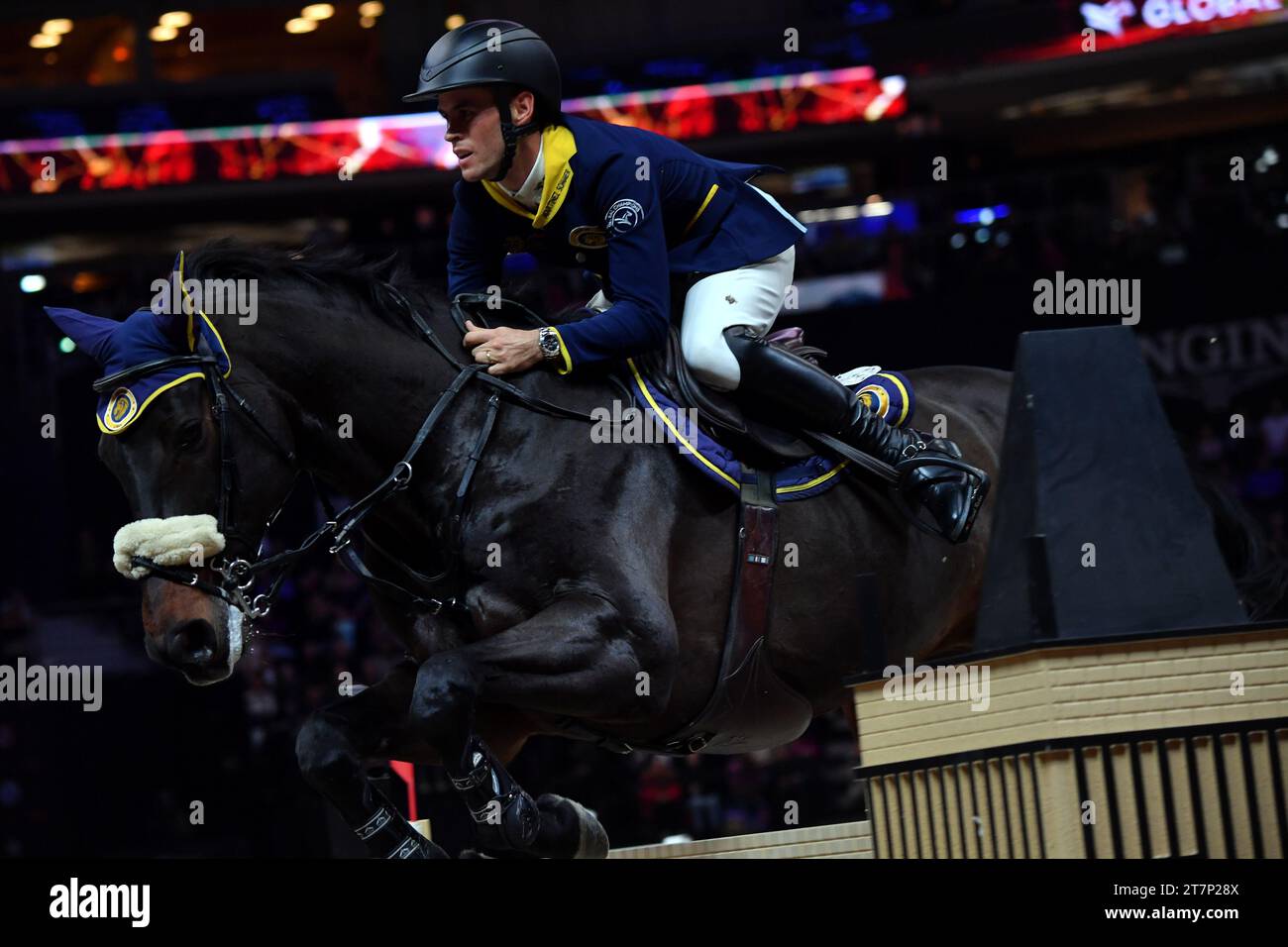 Prague, République tchèque. 16 novembre 2023. FERNANDO MARTINEZ SOMMER des Lions de Prague en quart de finale de la Super coupe GCL lors des Playoffs Longines Global Champions 2023 à Prague en République tchèque. (Image de crédit : © Slavek Ruta/ZUMA Press Wire) USAGE ÉDITORIAL SEULEMENT! Non destiné à UN USAGE commercial ! Banque D'Images