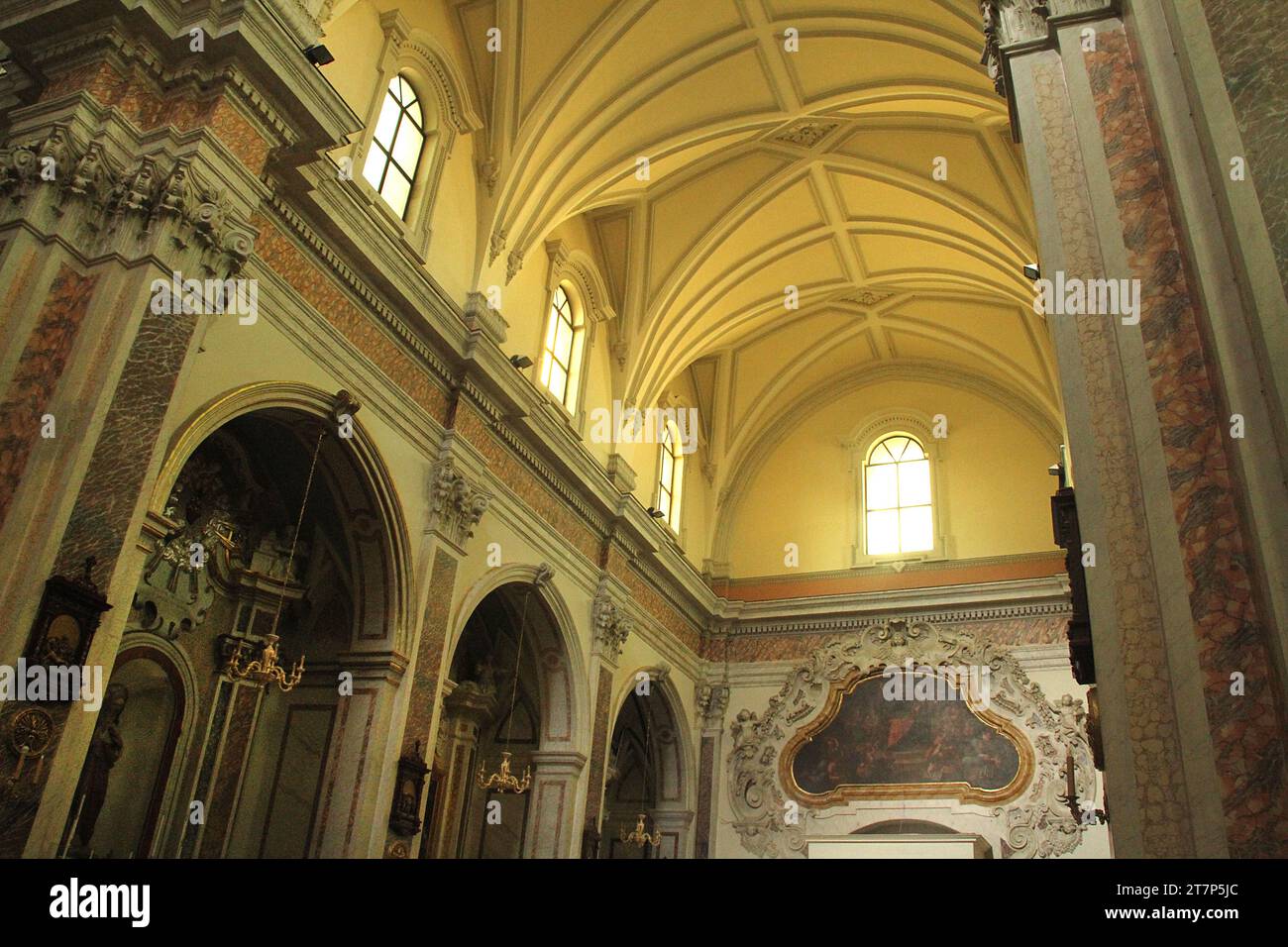 Manduria, Italie. Intérieur de l'église baroque Sainte-Marie de Constantinople du 17e siècle. Banque D'Images