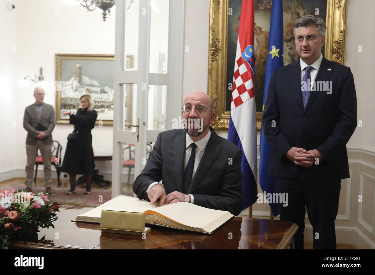 Croatie, Zagreb, 161123. Le Premier ministre croate Andrej Plenkovic accueille des réunions bilatérales et des dîners de travail auxquels participent le président du Conseil européen Charles Michel, le Premier ministre de la République italienne Giorgia Meloni, le Premier ministre de la République de Malte Robert Abela, premier ministre de la République de Pologne Mateusz Morawiecki et Secrétaire générale du Conseil européen Thérèse Blanchet. Le thème du dîner de travail est la poursuite de la discussion sur le nouveau programme stratégique de l'UE. Photo : Ranko Suvar/CROPIX Copyright : xxRankoxSuvarx/xCROPIXx michel_plenkovi Banque D'Images