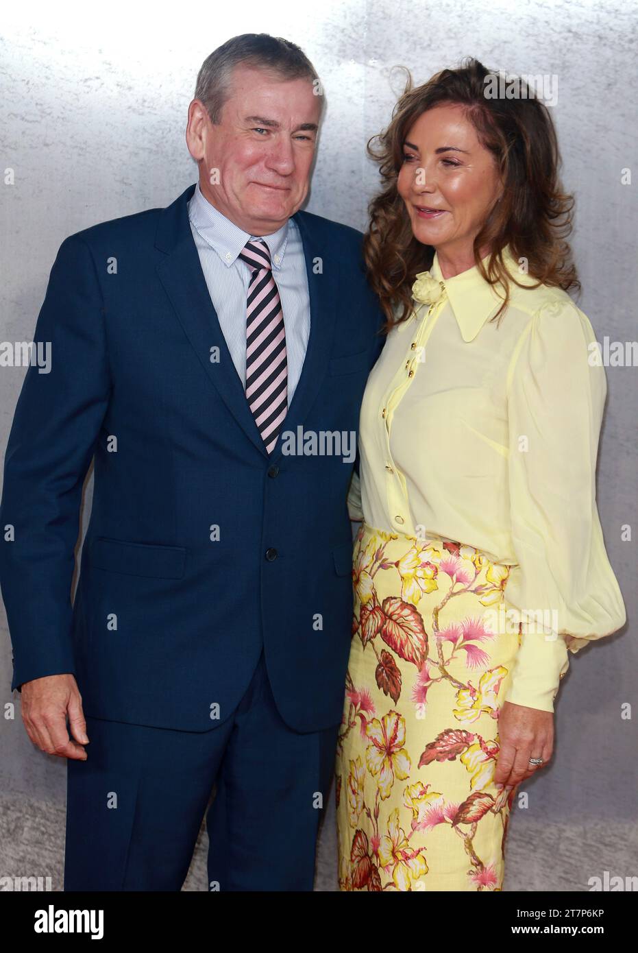 Londres, Royaume-Uni. 16 novembre 2023. Mark Huffam et son invité assistent à la première britannique « Napoleon » à l'Odeon Luxe Leicester Square à Londres. (Photo Fred Duval/SOPA Images/Sipa USA) crédit : SIPA USA/Alamy Live News Banque D'Images