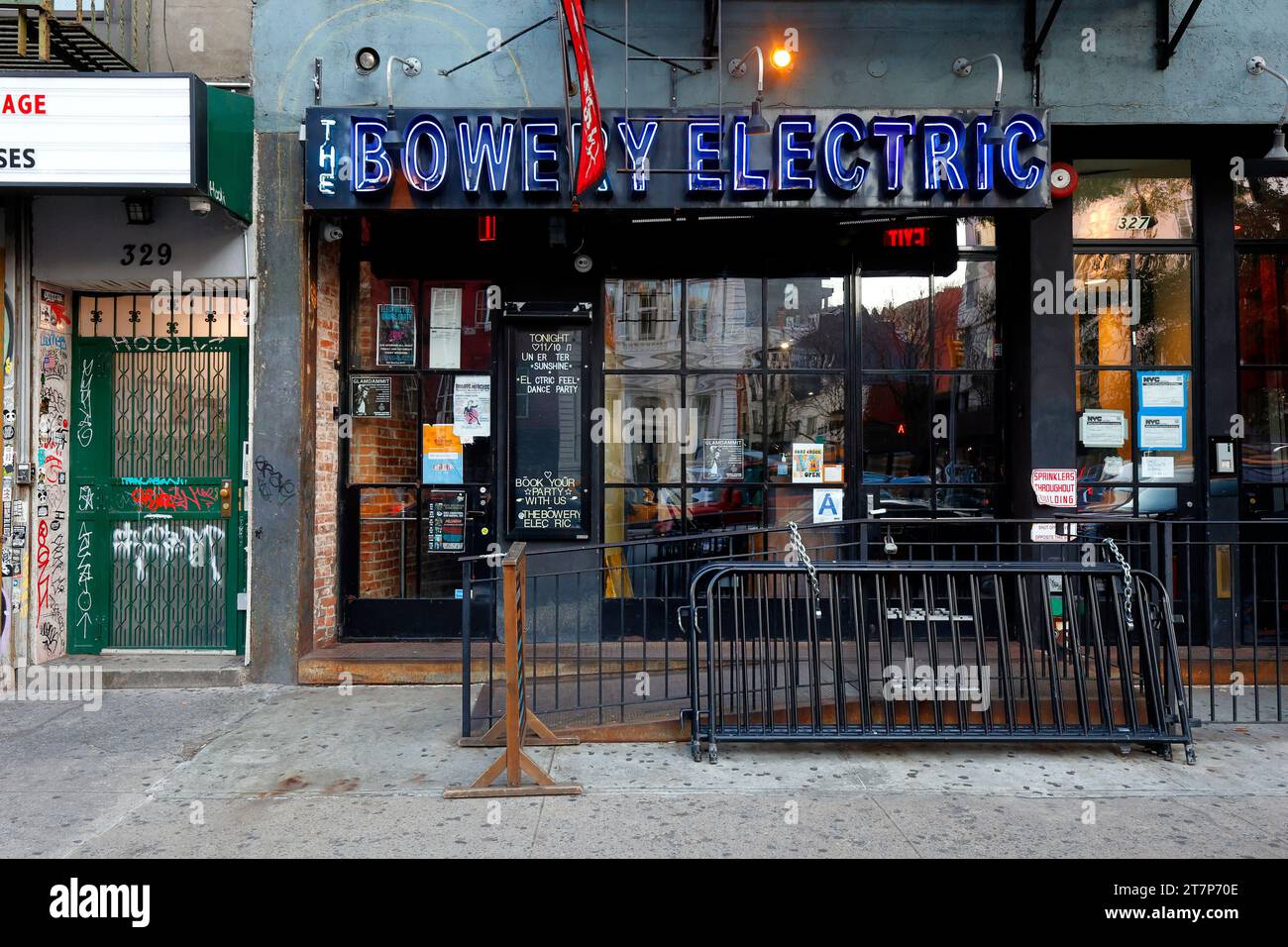 The Bowery Electric, 327 Bowery, New York, NYC vitrine d'une boîte de nuit dans le quartier NoHo de Manhattan. Banque D'Images