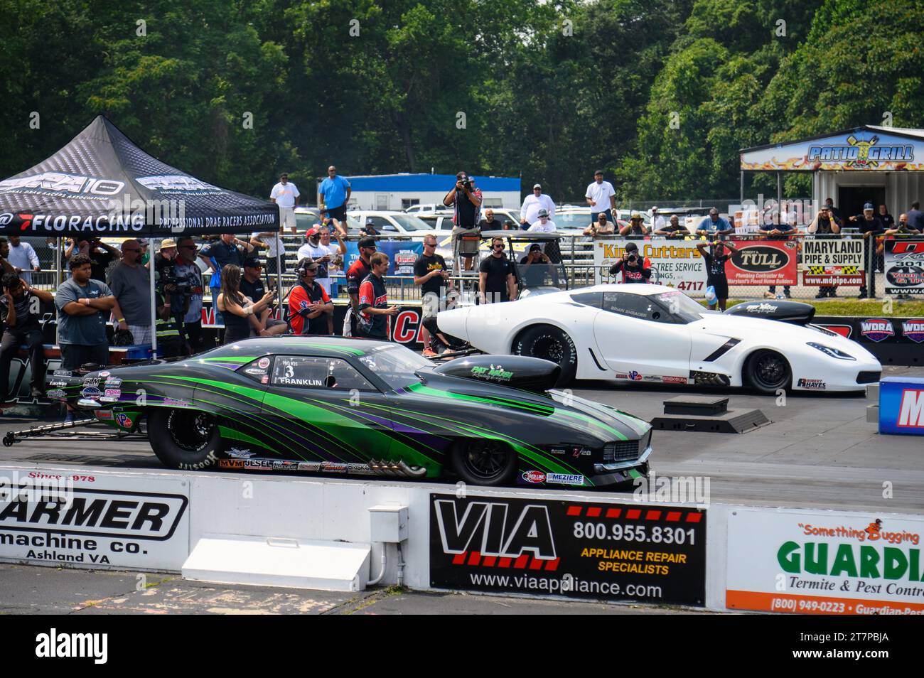 Muscle cars course sur la piste de dragsters du Maryland International Raceway à Mechanicsville Banque D'Images