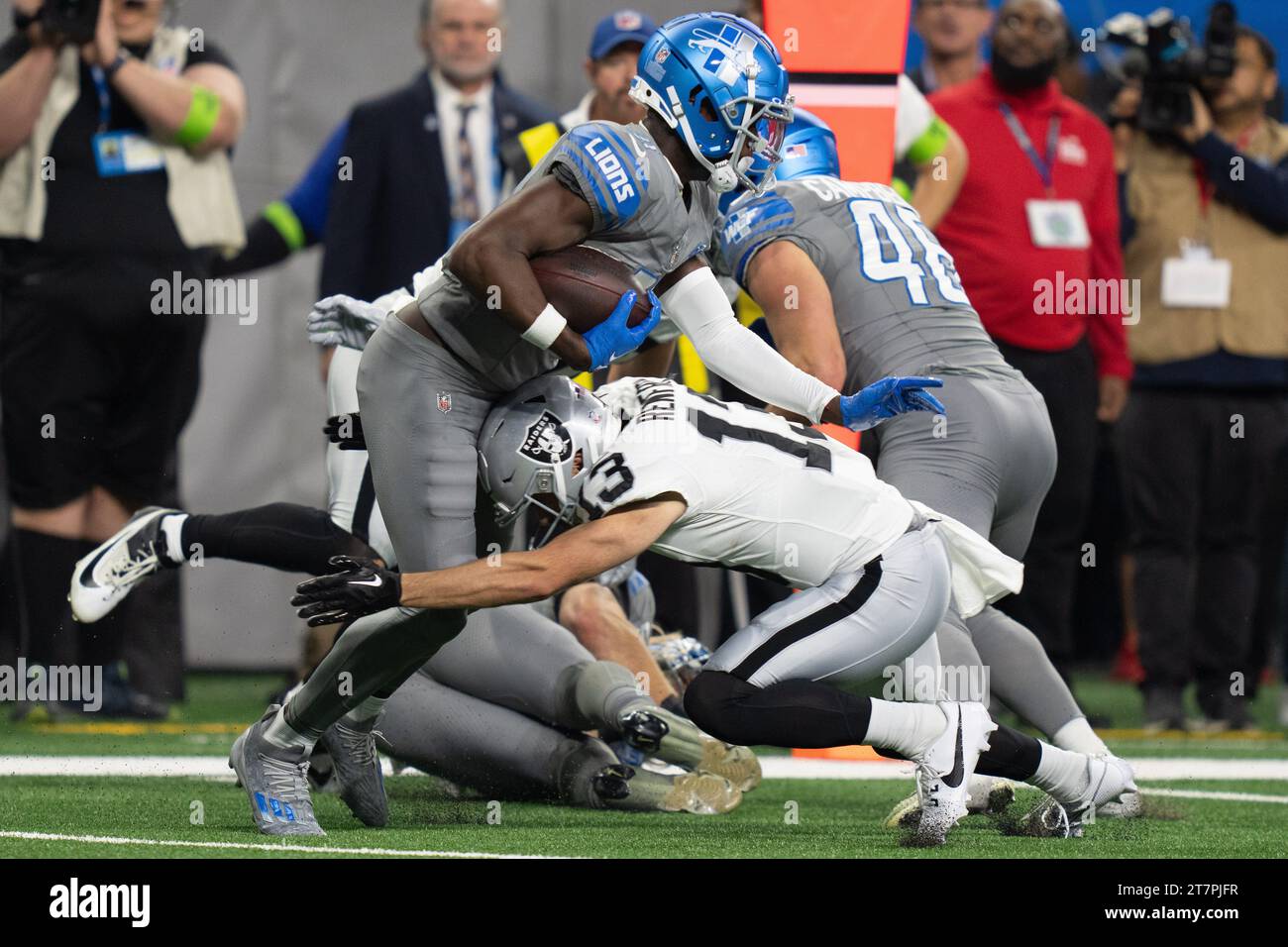 Detroit, MI, États-Unis : lors d'un match de la NFL au Ford Field, le lundi 30 octobre 2023. Les Lions ont battu les Raiders 26-14. (Max Siker/image du sport) Banque D'Images Detroit, MI, États-Unis : lors d'un match de la NFL au Ford Field, le lundi 30 octobre 2023. Les Lions ont battu les Raiders 26-14. (Max Siker/image du sport) Banque D'Images