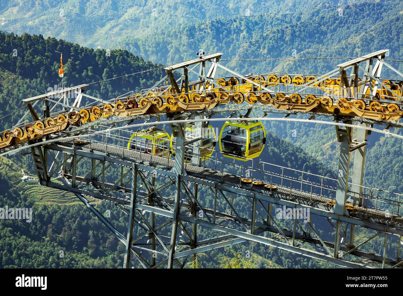 Téléphérique pour Surkanda Devi temple près de Kanatal, uttarakhand, Inde Banque D'Images