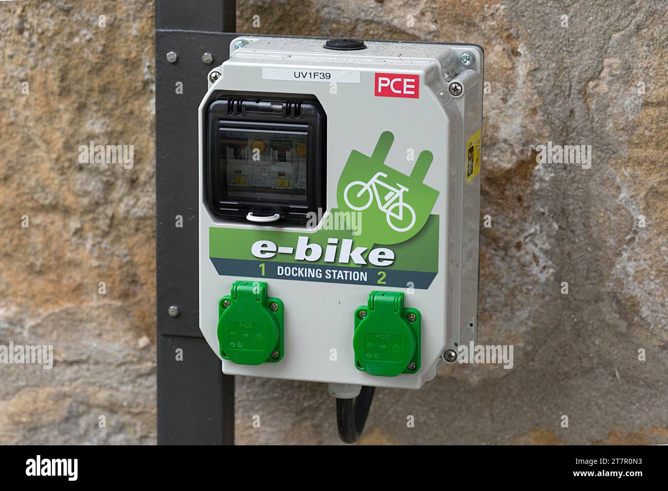 Borne de recharge pour vélos électriques, Limmersdorf, haute-Franconie, Bavière, Allemagne Banque D'Images