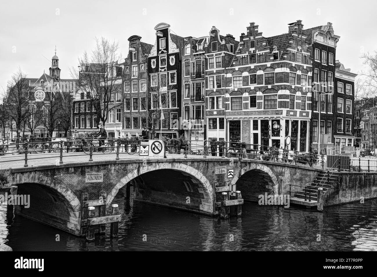 Canal à Amsterdam, noir et blanc, capitale des pays-Bas, Hollande Banque D'Images