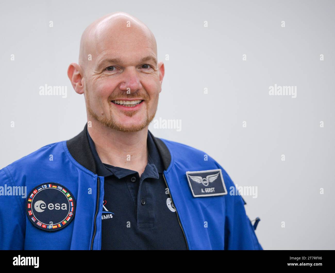 Berlin, Allemagne. 15 novembre 2023. Alexander Gerst, candidat possible pour un vol vers la lune dans le cadre du programme américain Artemis, visite la salle de rédaction de la dpa. Crédit : Jens Kalaene/dpa/Alamy Live News Banque D'Images