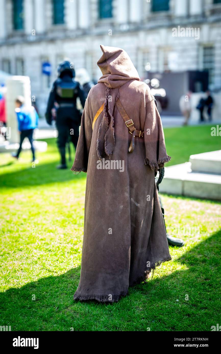 Belfast, County Down, Irlande du Nord avril 28 2018 - personnage de cinéma Jawa from Behind à la foire de Belfast dans le domaine de l'hôtel de ville Banque D'Images