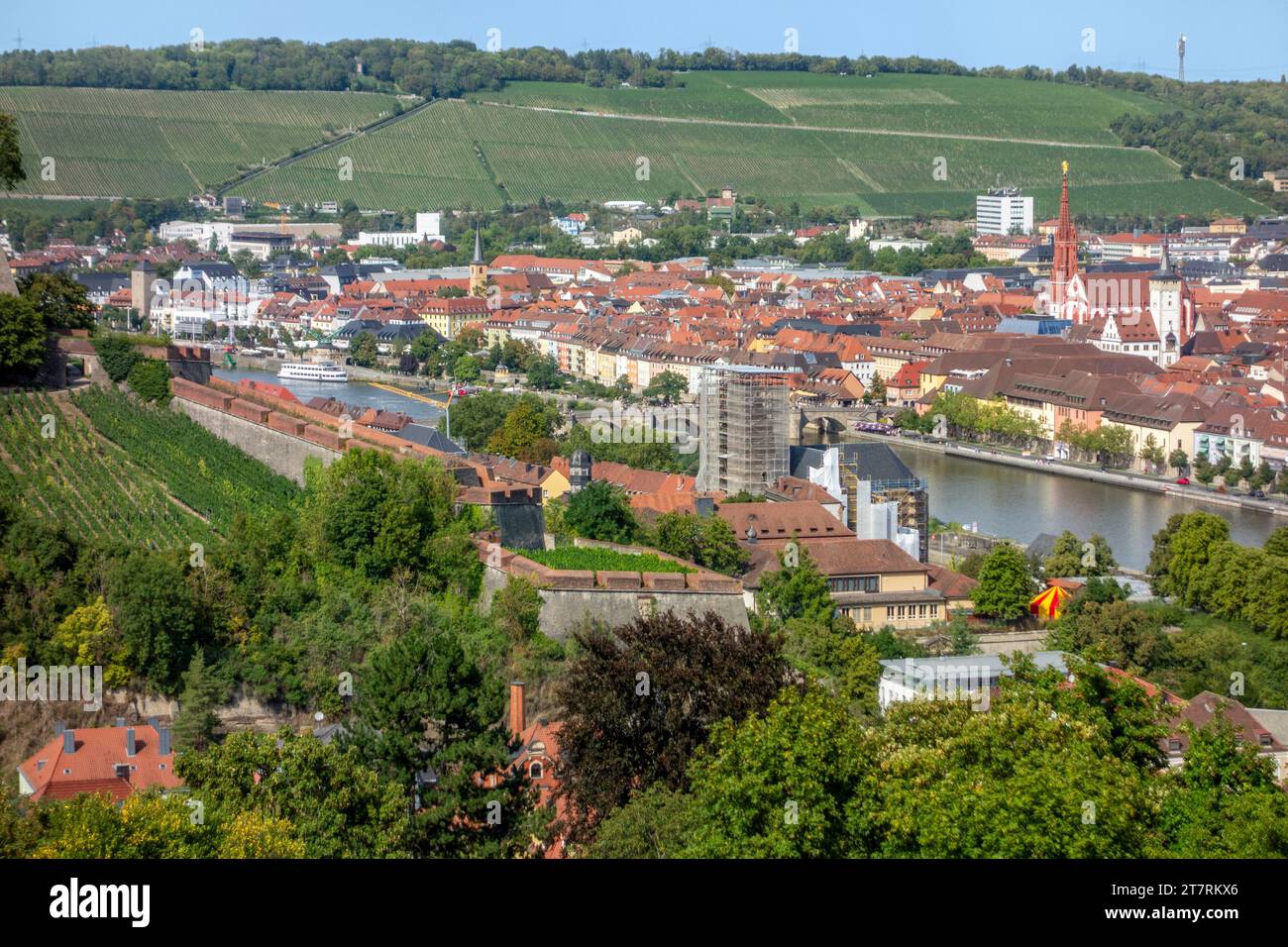 Vue aérienne de Wuerzburg, une ville de la région de Franconie en Bavière, Allemagne, à l'heure d'été Banque D'Images