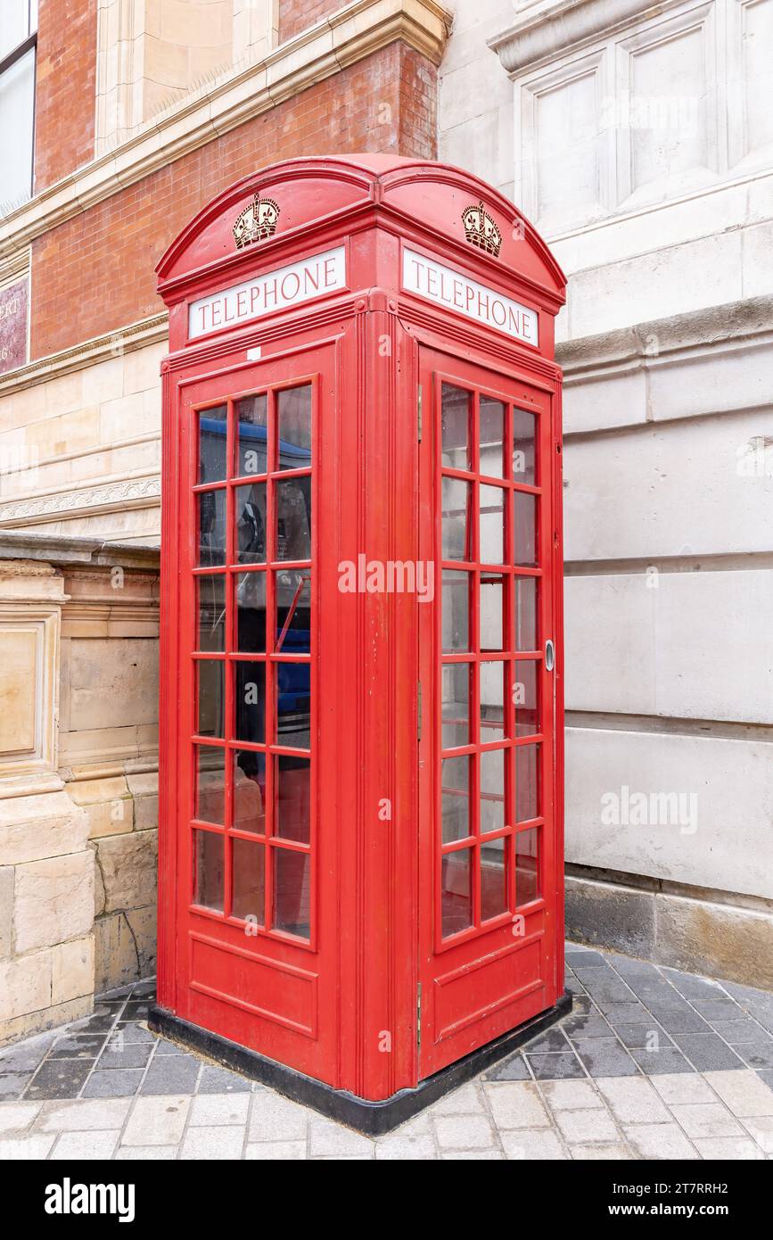 cabine-t-l-phonique-londonienne-un-t-l-phone-rouge-embl-matique-dans