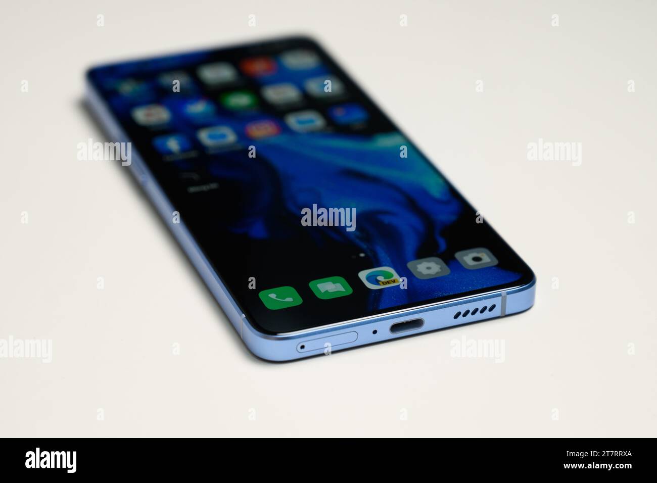 HCMC, VN - Oppo Reno 7 Pro pour un usage éditorial Banque D'Images
