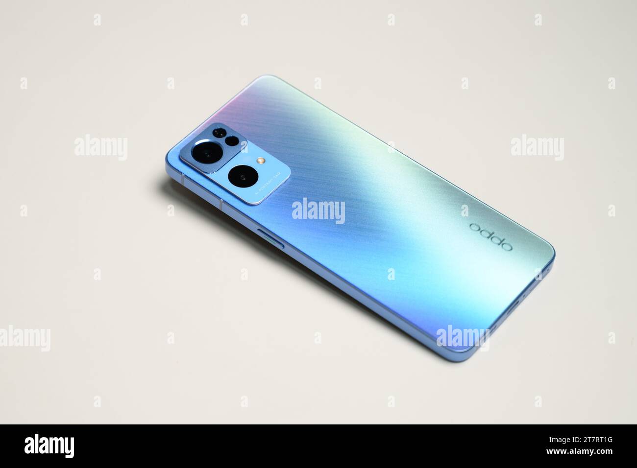 HCMC, VN - Oppo Reno 7 Pro pour un usage éditorial Banque D'Images