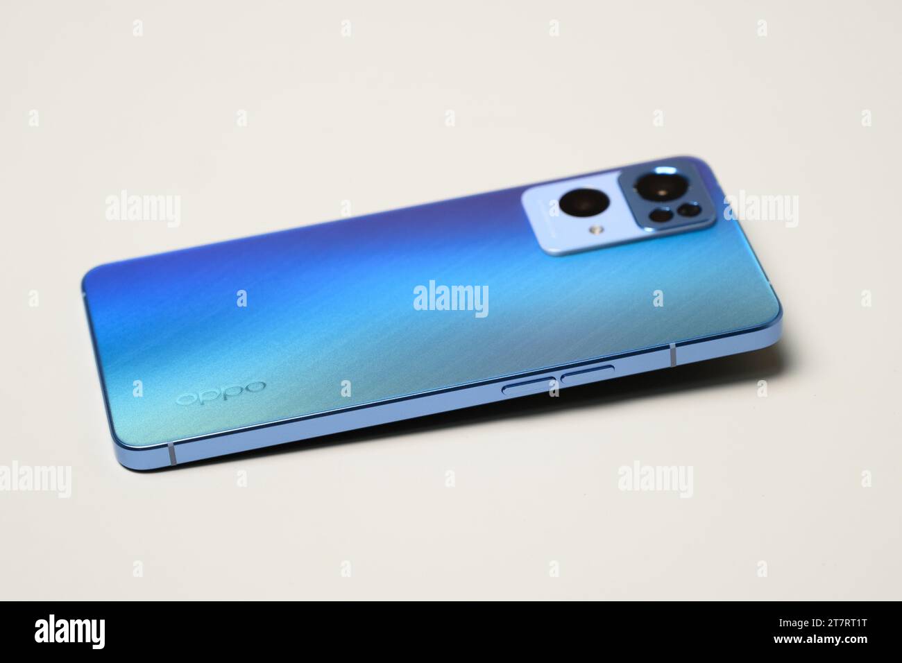 HCMC, VN - Oppo Reno 7 Pro pour un usage éditorial Banque D'Images