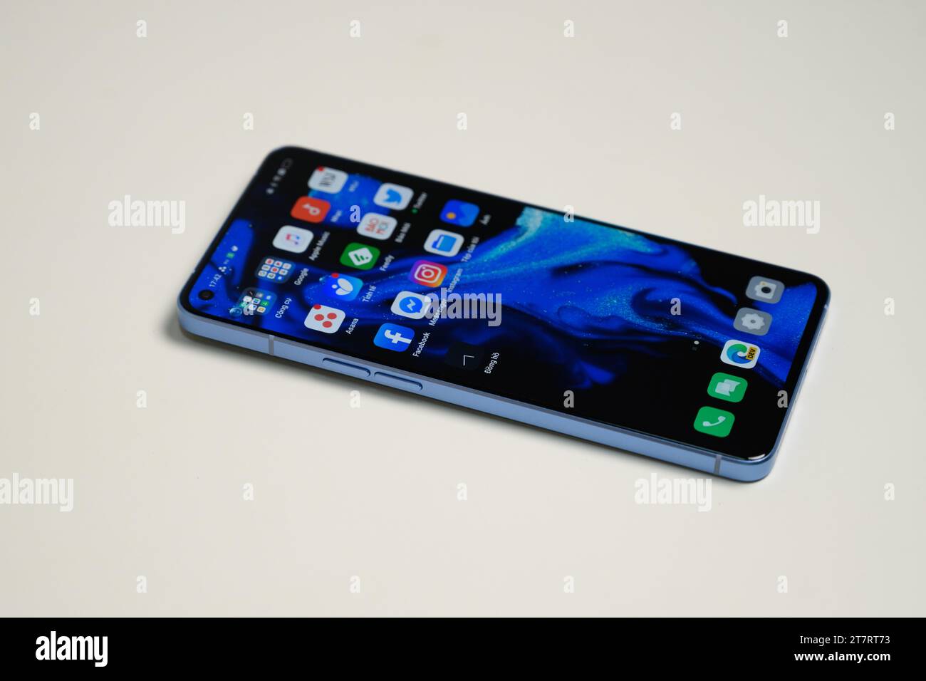 HCMC, VN - Oppo Reno 7 Pro pour un usage éditorial Banque D'Images