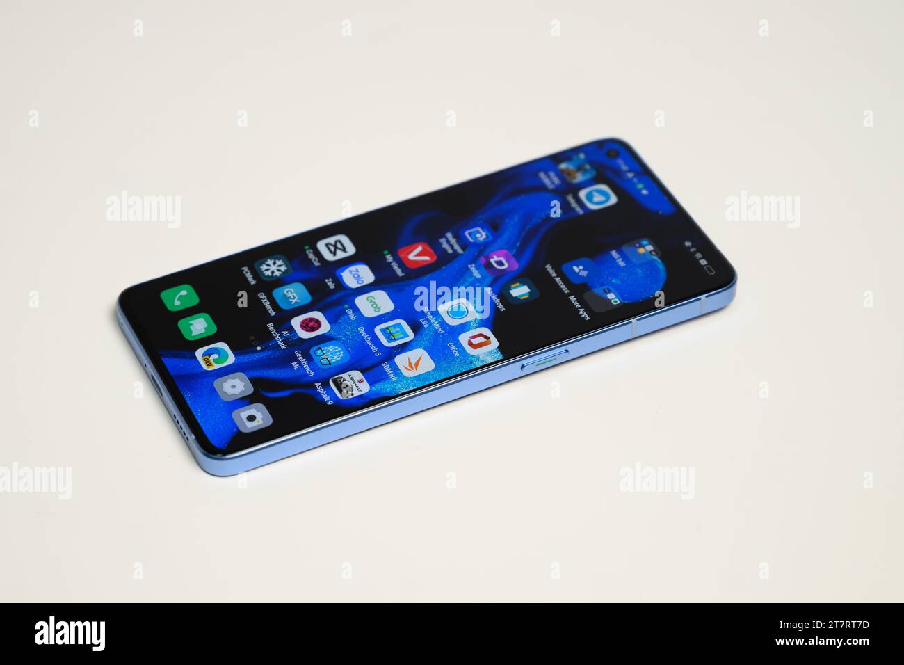 HCMC, VN - Oppo Reno 7 Pro pour un usage éditorial Banque D'Images