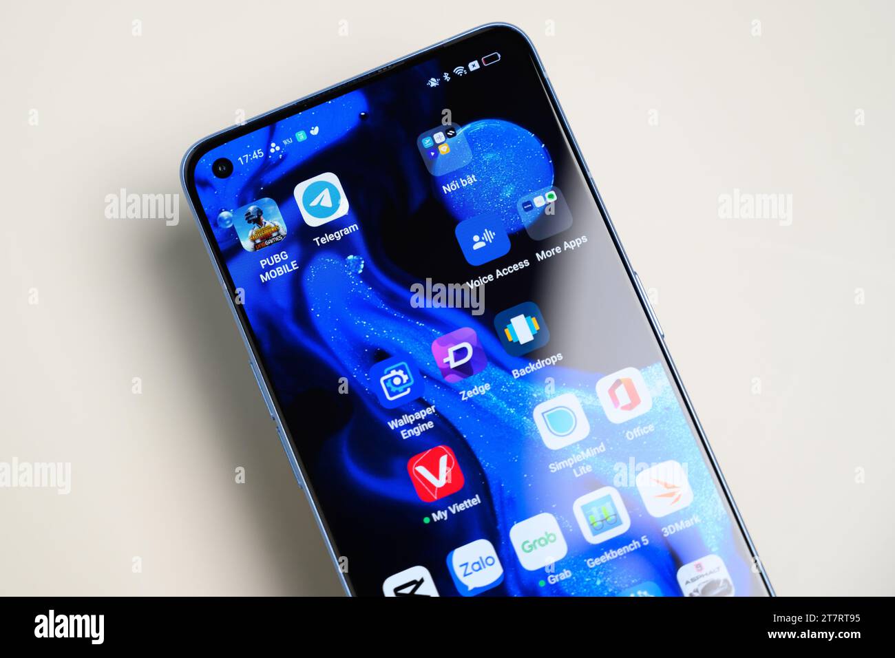 HCMC, VN - Oppo Reno 7 Pro pour un usage éditorial Banque D'Images