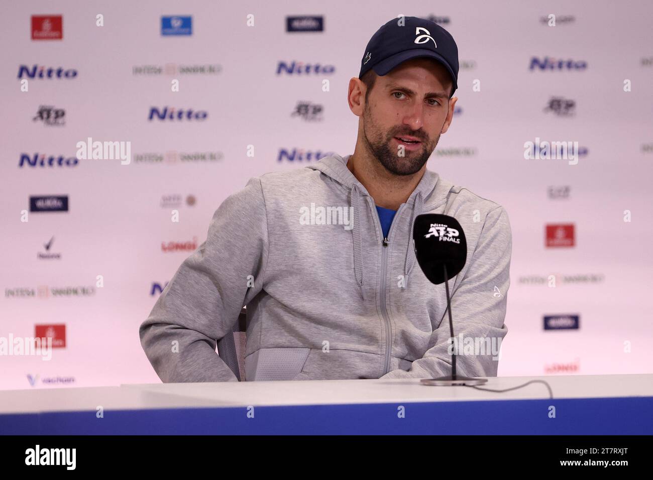 Novak Djokovic, de Serbie, lors de la conférence de presse à la fin du match de Round Robin en simple entre Novak Djokovic, de Serbie, et Hubert Hurkacz, de Pologne, le cinquième jour de la finale du Nitto ATP World Tour. Banque D'Images Novak Djokovic, de Serbie, lors de la conférence de presse à la fin du match de Round Robin en simple entre Novak Djokovic, de Serbie, et Hubert Hurkacz, de Pologne, le cinquième jour de la finale du Nitto ATP World Tour. Banque D'Images