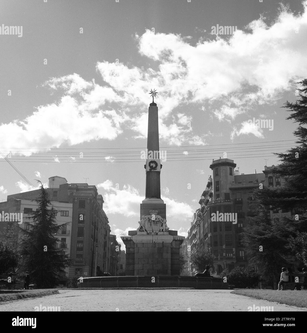 OBELISCO DE LA CASTELLANA FR LA PLAZA MANUEL BECERRA HOY EN EL PARQUE DE ARGANZUELA - ECULPIDO POR JOSE TOMAS B/N FOTO AÑOS 60. AUTEUR : FRANCISCO JAVIER DE MARIATEGUI (1775-1843). Emplacement : EXTÉRIEUR. MADRID. ESPAGNE. Banque D'Images