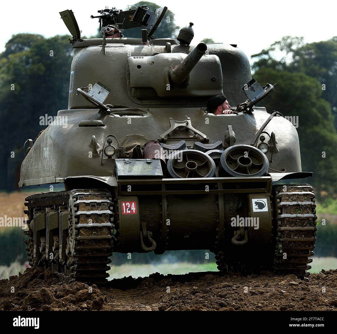 Victory Show. Leicester, Royaume-Uni, 2023. Scène de bataille avec des soldats et Sherman American char moyen. Banque D'Images