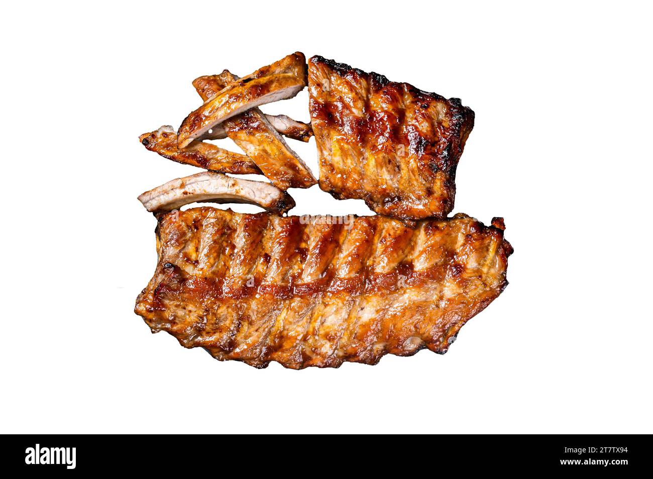 Côtes de porc BBQ St Louis avec marinade au miel chaude dans un plateau en acier Isolé, fond blanc Banque D'Images