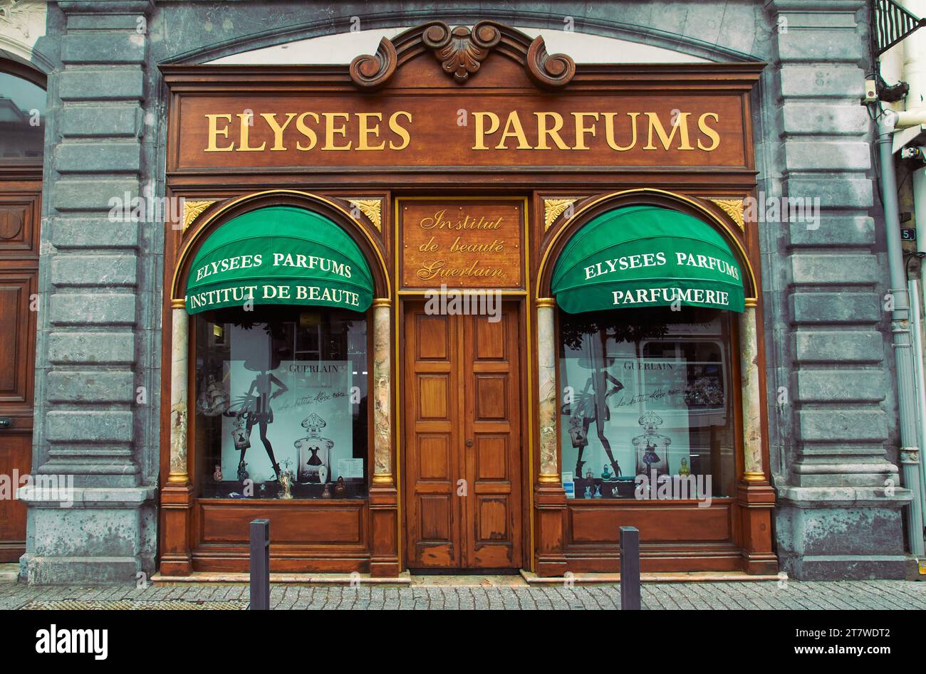 Explorez une charmante boutique de parfums du vieux monde dans la ville pittoresque de Biarritz, en France Banque D'Images