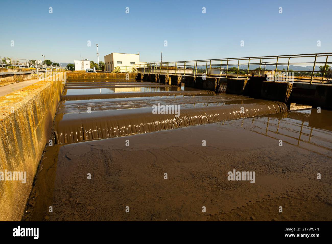 Installation de traitement des eaux usées - traitement des eaux usées. Également appelé eaux usées municipales ou eaux usées. Banque D'Images