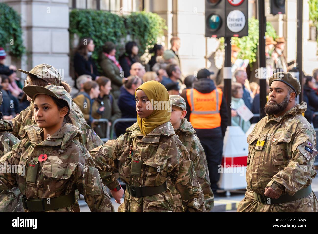 Mossbourne Honourable Artillery Company combine Cadet Force au Lord Mayor's Show procession 2023 à Poultry, dans la ville de Londres, Royaume-Uni Banque D'Images