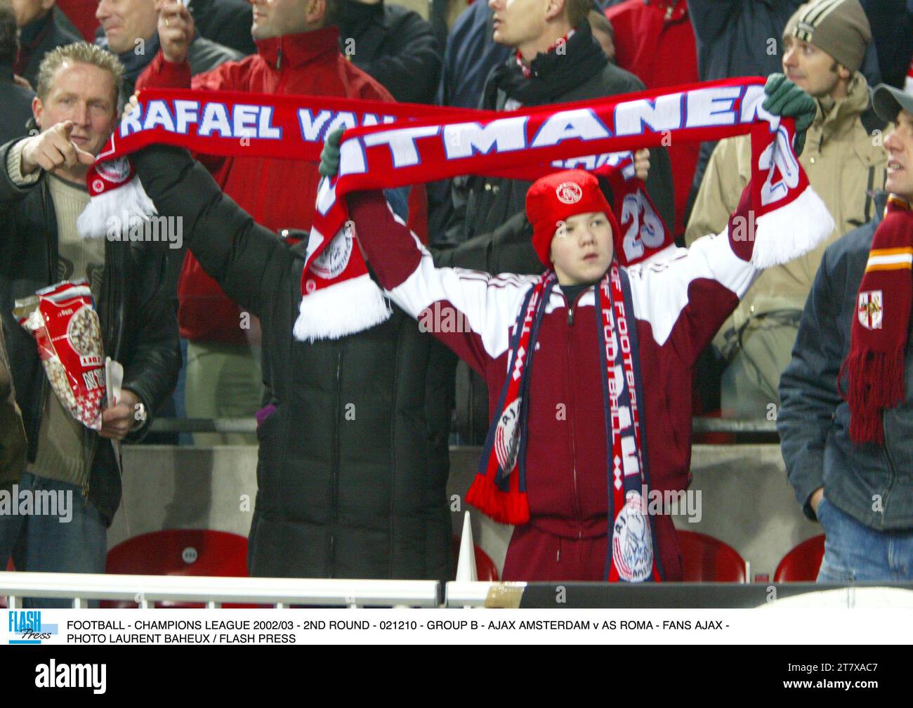 FOOTBALL - LIGUE DES CHAMPIONS 2002/03 - 2E TOUR - 021210 - GROUPE B - AJAX AMSTERDAM V AS ROMA - FANS AJAX - PHOTO LAURENT BAHEUX / FLASH PRESS Banque D'Images