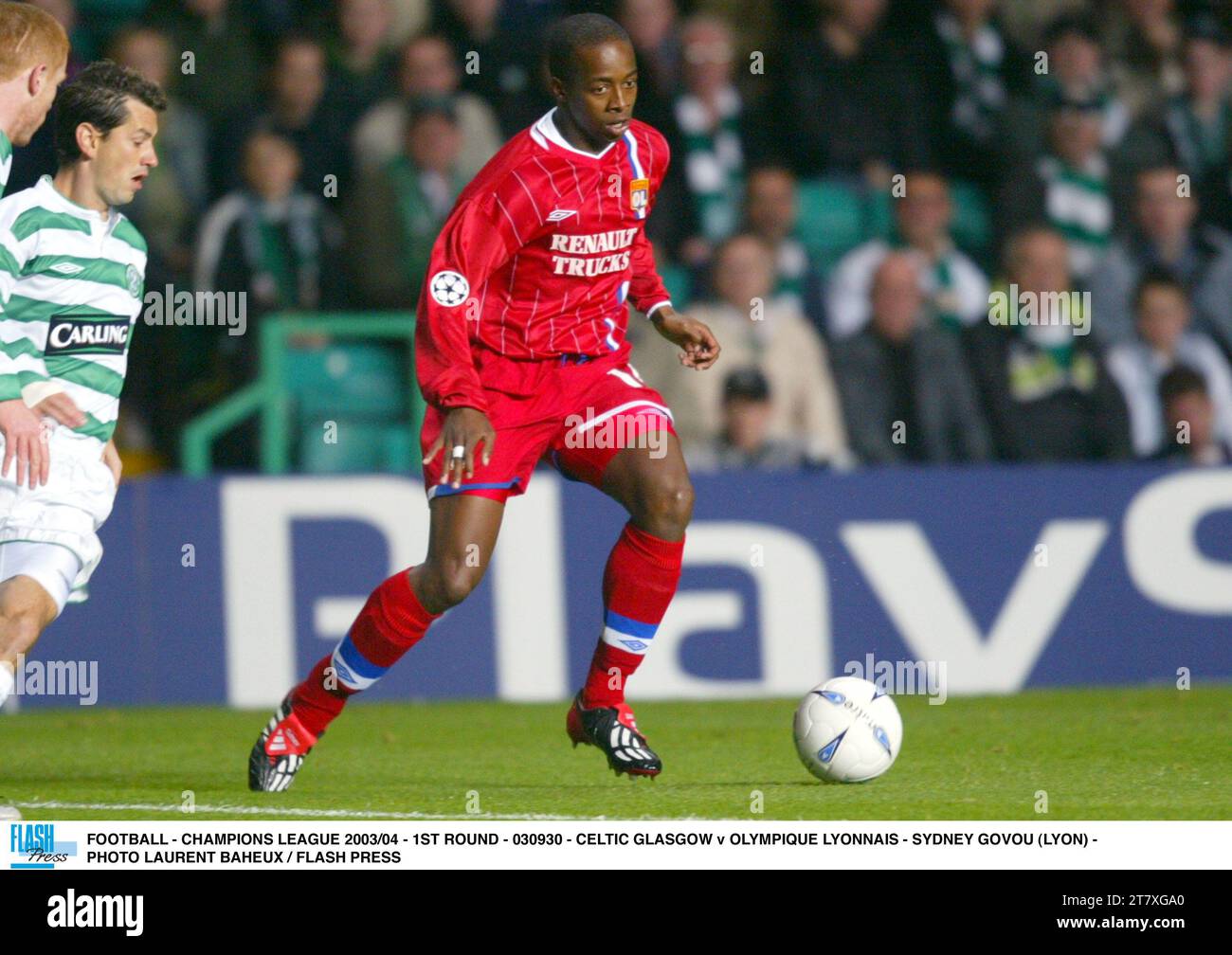 FOOTBALL - LIGUE DES CHAMPIONS 2003/04 - 1ST ROUND - 030930 - CELTIC GLASGOW - OLYMPIQUE LYONNAIS - SYDNEY GOVOU (LYON) - PHOTO LAURENT BAHEUX / FLASH PRESS Banque D'Images