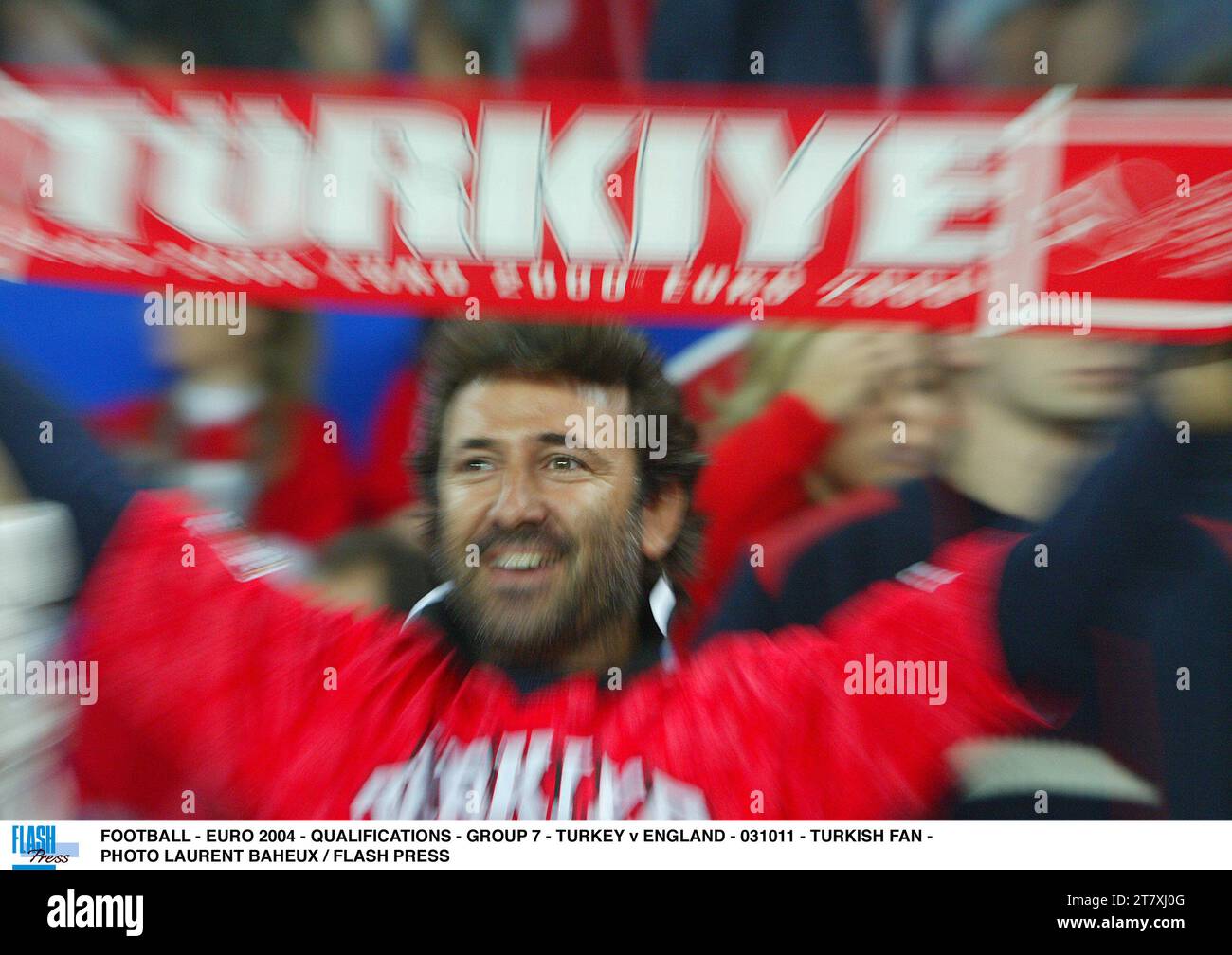 FOOTBALL - EURO 2004 - QUALIFICATIONS - GROUPE 7 - TURQUIE - ANGLETERRE - 031011 - FAN TURC - PHOTO LAURENT BAHEUX / PRESSE FLASH Banque D'Images