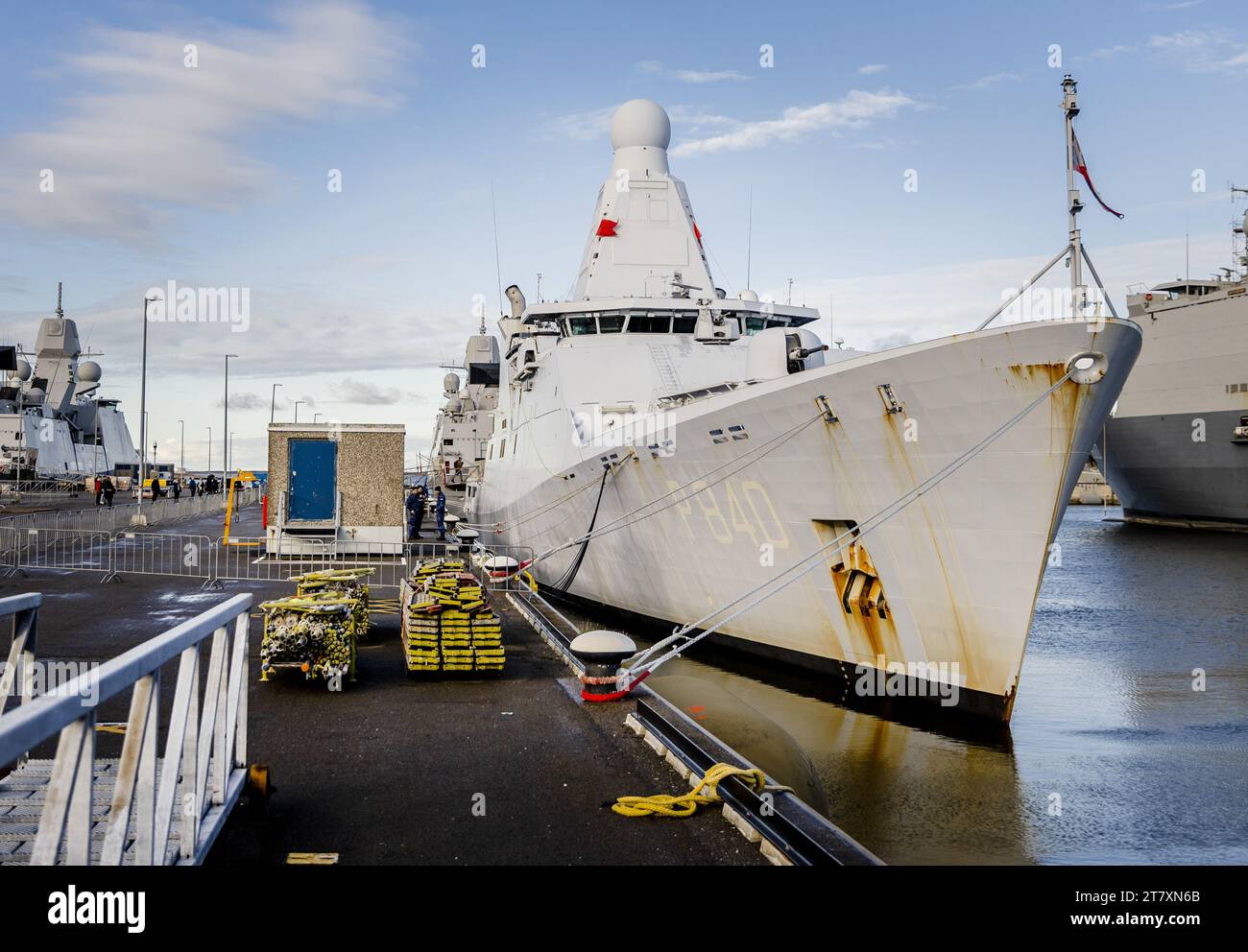 DEN HELDER - navire de patrouille ZR.MS. Hollande juste avant le départ pour la Méditerranée en relation avec la situation à Gaza et Israël. Le navire peut y apporter un soutien en cas d'évacuation de la région. ANP REMKO DE WAAL netherlands Out - belgique Out Banque D'Images