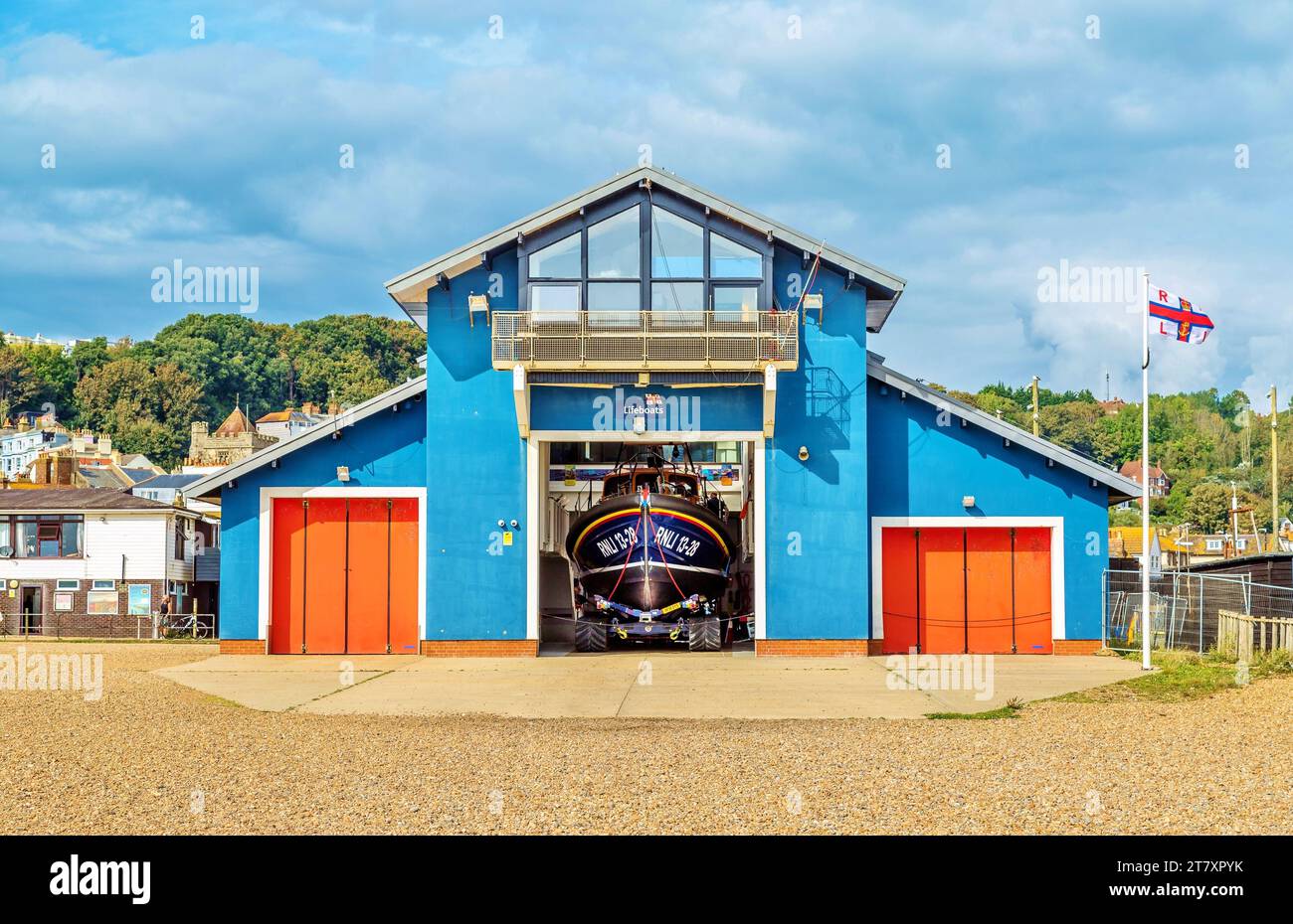 Hastings Lifeboat Station sur le Stade (la plage des pêcheurs) sur le front de mer à Hastings, East Sussex, Angleterre, Royaume-Uni, Europe Banque D'Images