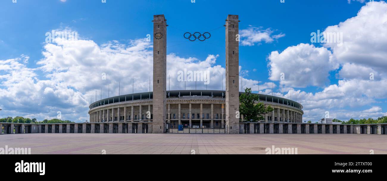 Vue de l'extérieur de l'Olympiastadion Berlin, construit pour les Jeux Olympiques de 1936, Berlin, Allemagne, Europe Banque D'Images