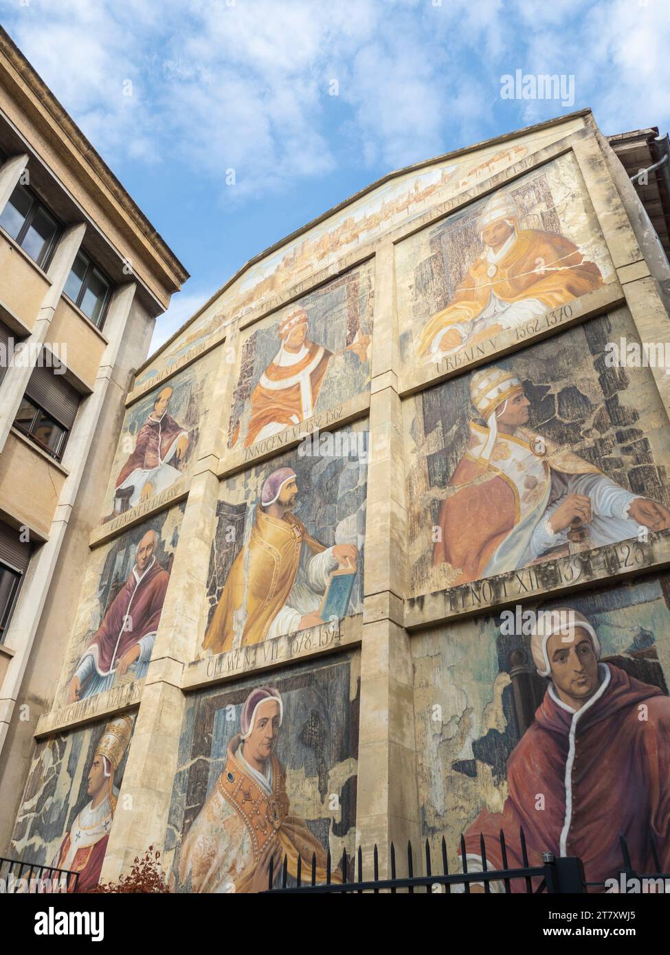 Peintures murales modernes des papes d'Avignon, Avignon, Provence, France, Europe Banque D'Images