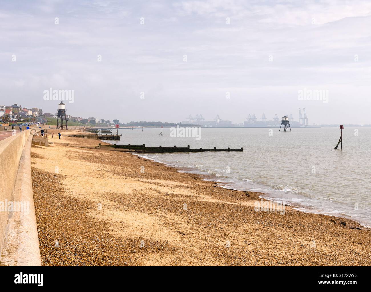 Vue vers les phares hauts et bas de Dovercourt (feux de la gamme Dovercourt) Banque D'Images