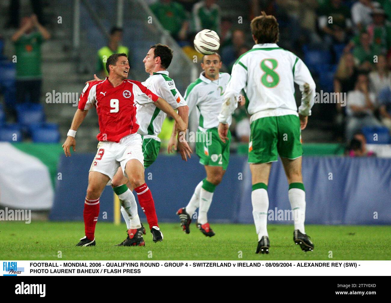 FOOTBALL - MONDIAL 2006 - QUALIFICATIONS - GROUPE 4 - SUISSE - IRLANDE - 08/09/2004 - ALEXANDRE REY (SWI) - PHOTO LAURENT BAHEUX / FLASH PRESS Banque D'Images